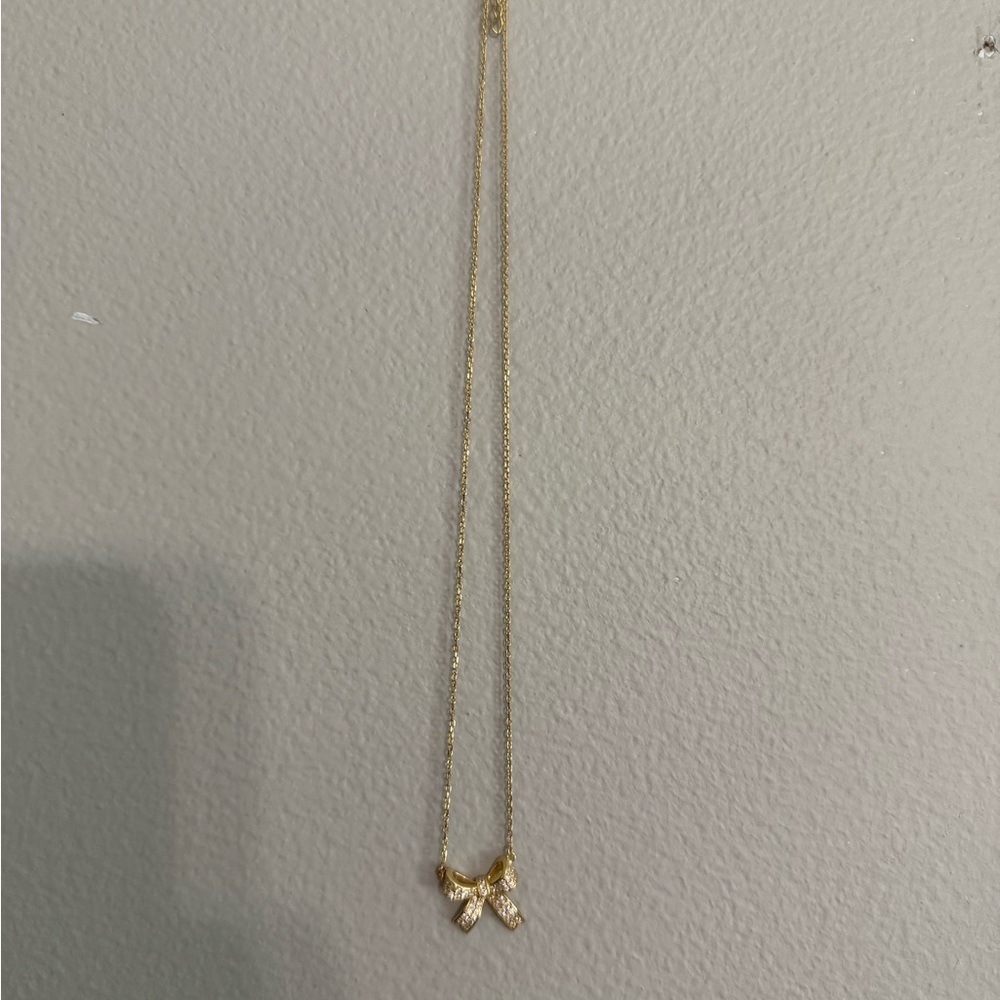 Elegant Gold Bow Necklace